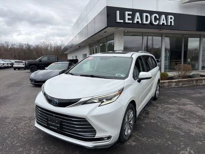 Used 2022 Toyota Sienna Platinum