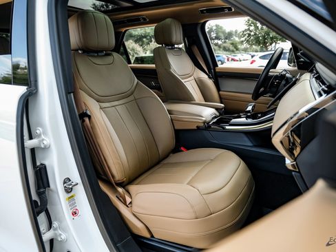 Used 2024 Land Rover Range Rover Sport SE image 40