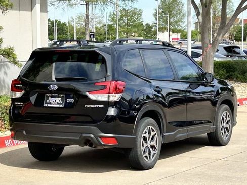 Used 2022 Subaru Forester Premium AWD/4WD image 4