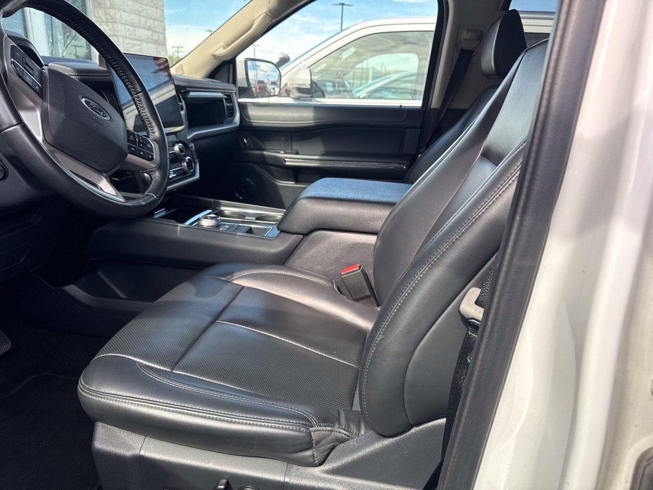 Used 2024 Ford Expedition XLT RWD image 7
