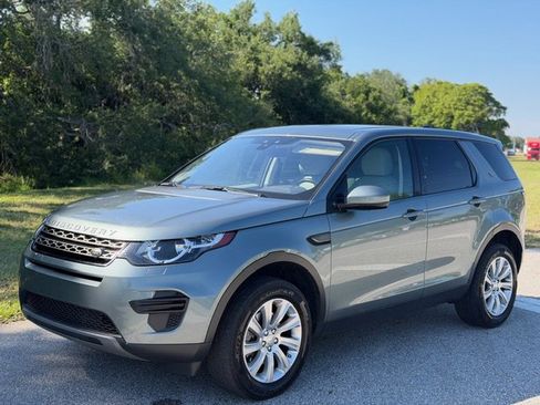 Used 2017 Land Rover Discovery Sport SE image 1