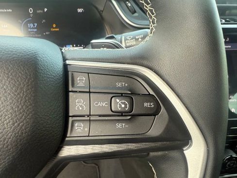 Used 2023 Jeep Grand Cherokee Altitude AWD/4WD image 31