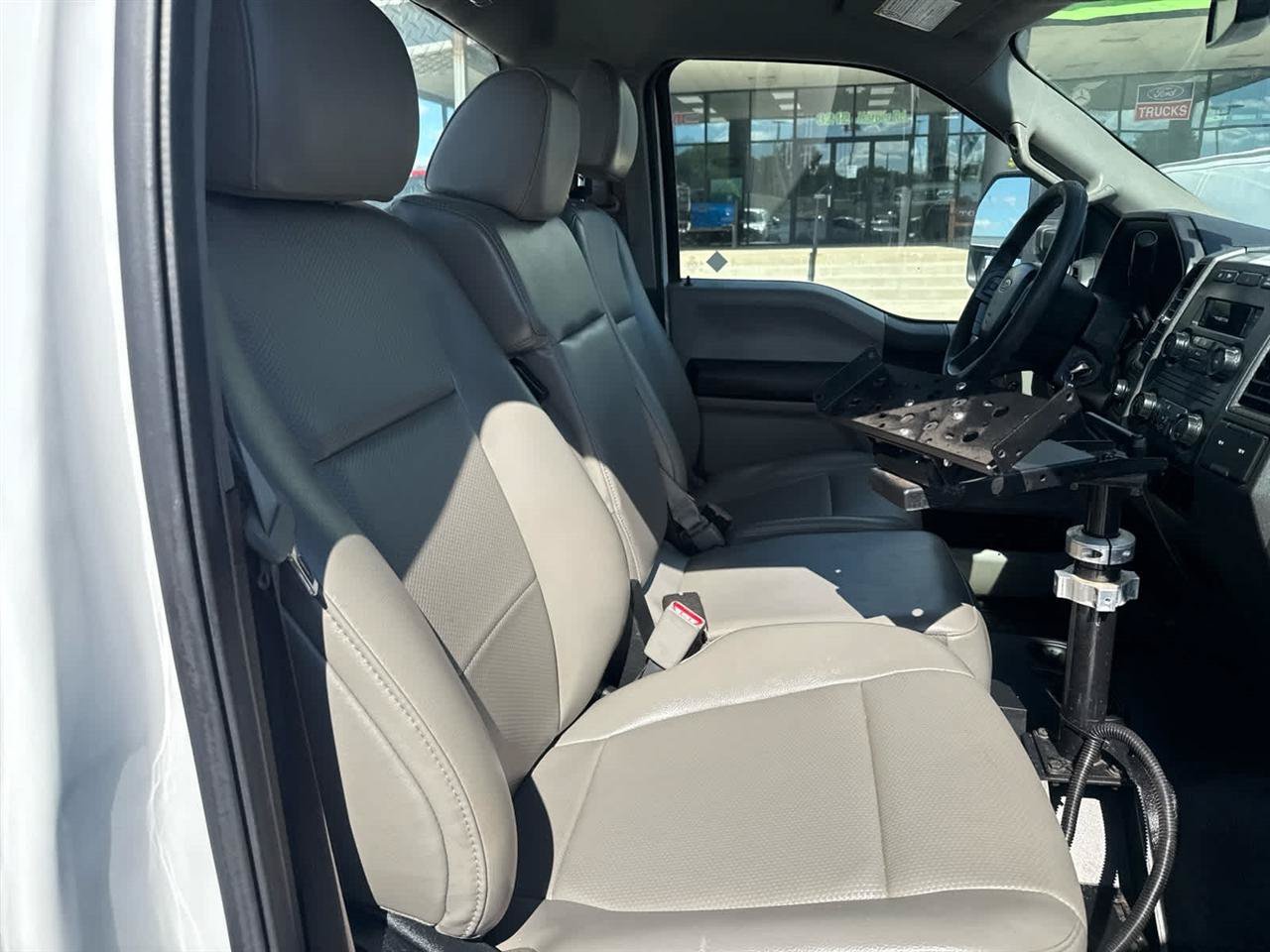 Used 2017 Ford F550 4x4 Regular Cab Super Duty image 20