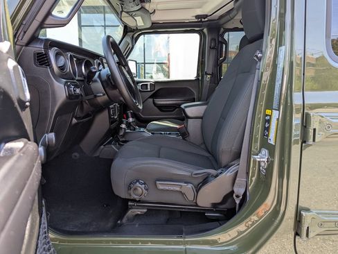 Used 2022 Jeep Gladiator Sport AWD/4WD image 12