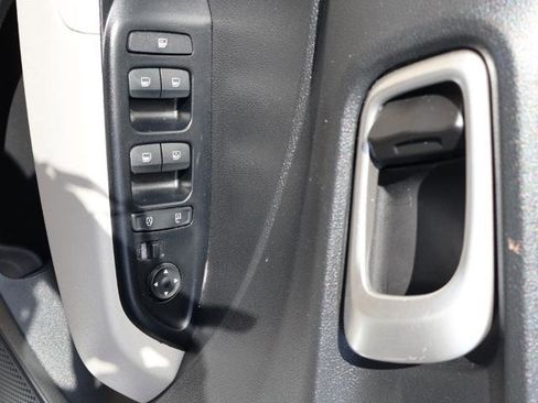 Used 2022 Hyundai Venue SEL FWD image 9