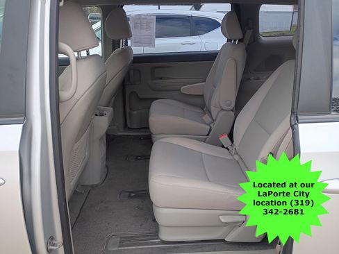Used 2016 Kia Sedona L image 13