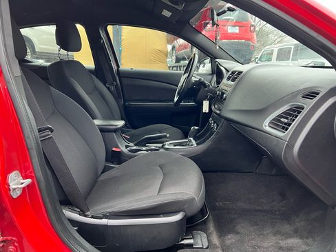 Used 2011 Dodge Avenger Mainstreet image 16