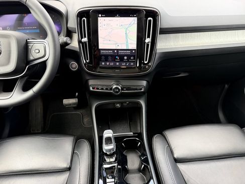 Certified 2023 Volvo XC40 B5 Plus w/ Driver Assist Package AWD/4WD image 23