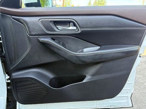 Certified 2022 Nissan Rogue Platinum w/ Head-Up Display Package image 25