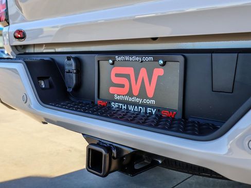 New 2026 GMC Canyon Elevation w/ Convenience Package image 12