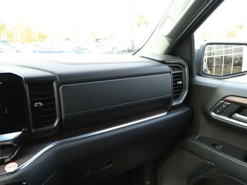 Used 2024 GMC Sierra 1500 SLT image 28