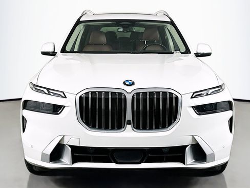 Used 2023 BMW X7 xDrive40i image 2