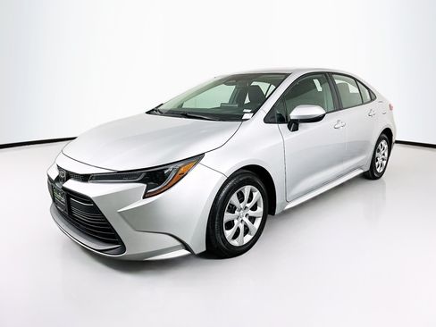 Used 2024 Toyota Corolla LE FWD image 3