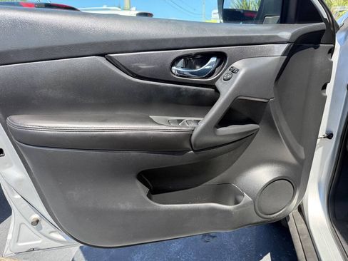 Used 2017 Nissan Rogue S FWD image 8