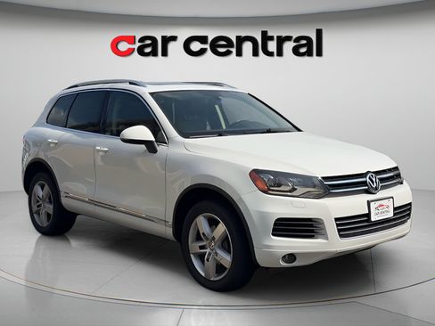 Used 2013 Volkswagen Touareg Sport AWD/4WD image 8