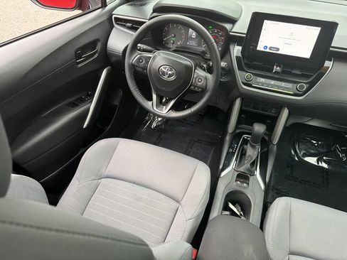 Used 2024 Toyota Corolla Cross AWD Hybrid w/ Moonroof Package image 20