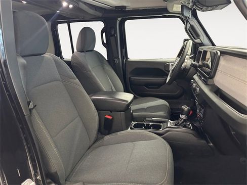 Used 2024 Jeep Gladiator Sport image 15