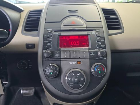 Used 2010 Kia Soul ! FWD image 13