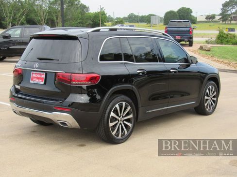 Used 2022 Mercedes-Benz GLB 250 w/ Premium Package image 6