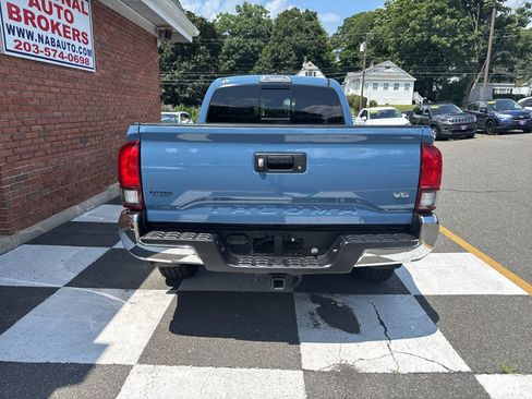Used 2019 Toyota Tacoma TRD Off-Road AWD/4WD image 8