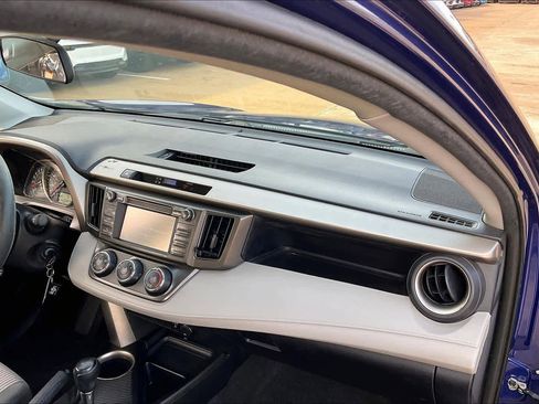 Used 2015 Toyota RAV4 LE image 17