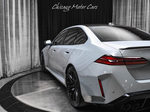 Used 2025 BMW M5 w/ Carbon Package image 41