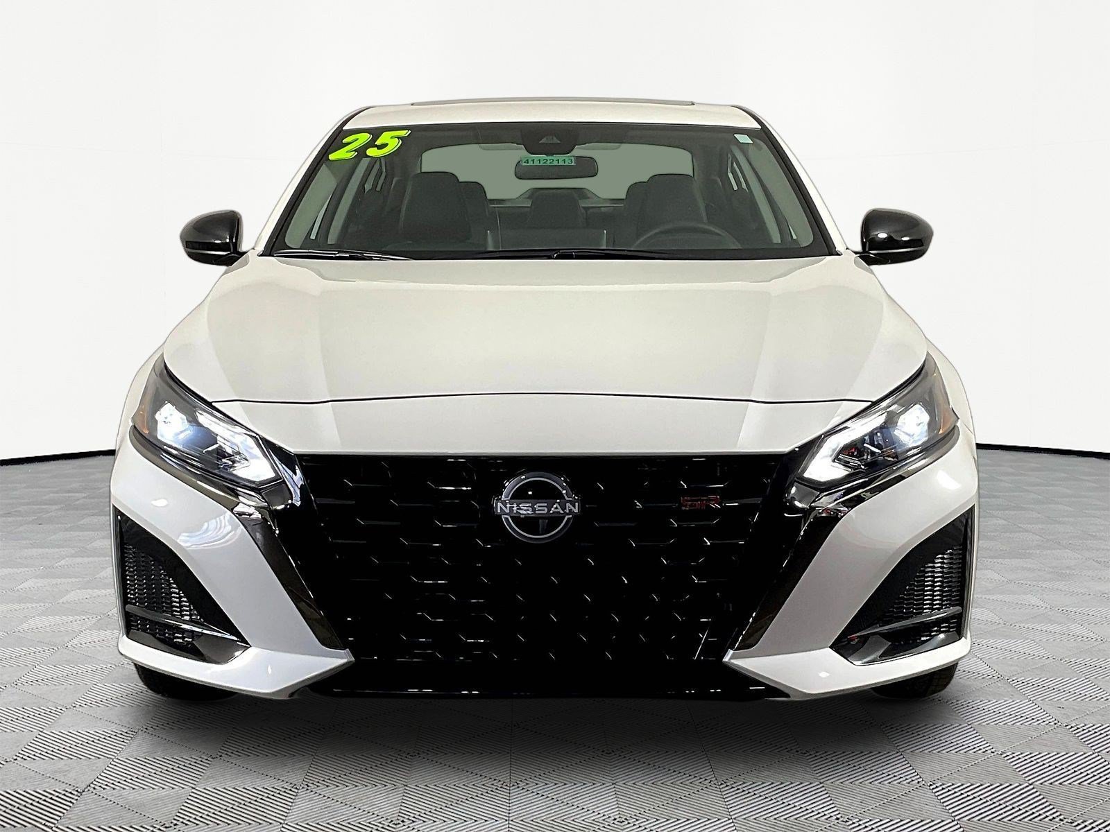 Used 2025 Nissan Altima 2.5 SR w/ SR Premium Package AWD/4WD image 2