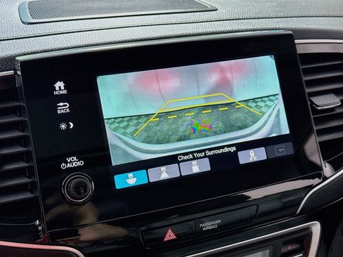 Used 2021 Honda Pilot Touring image 3