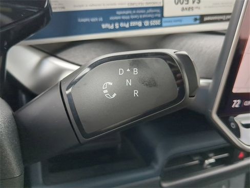 New 2025 Volkswagen ID. Buzz Pro S Plus image 26