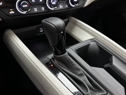 Used 2023 Honda Accord EX image 17