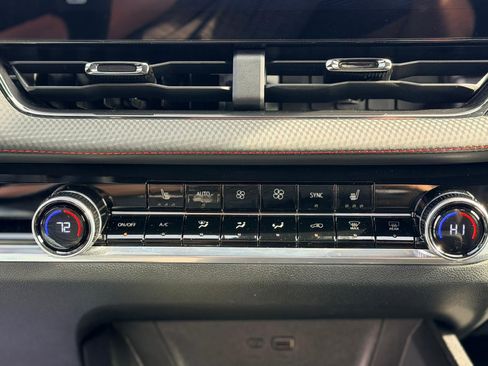 Used 2025 Chevrolet Equinox RS image 16