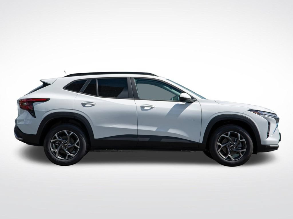 New 2026 Chevrolet Trax LT w/ Sunroof Package FWD image 5
