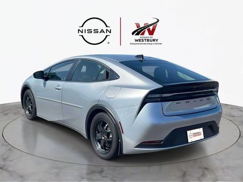 Used 2026 Toyota Prius Plug-In Hybrid FWD image 6
