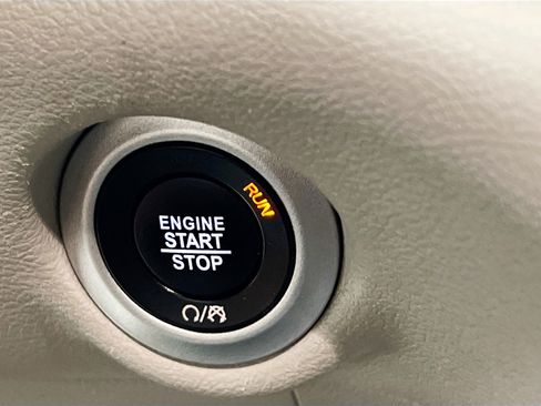 Used 2024 Chrysler Pacifica Touring-L image 24