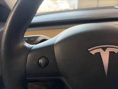 Used 2019 Tesla Model 3 Standard Range image 27