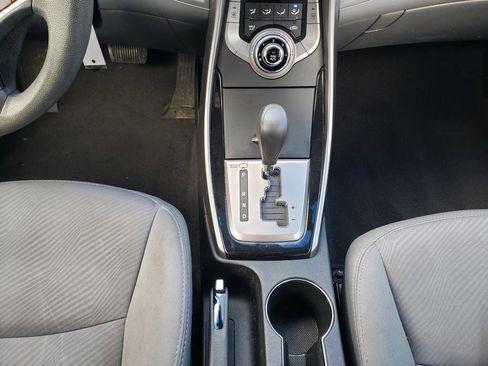 Used 2013 Hyundai Elantra GLS image 18
