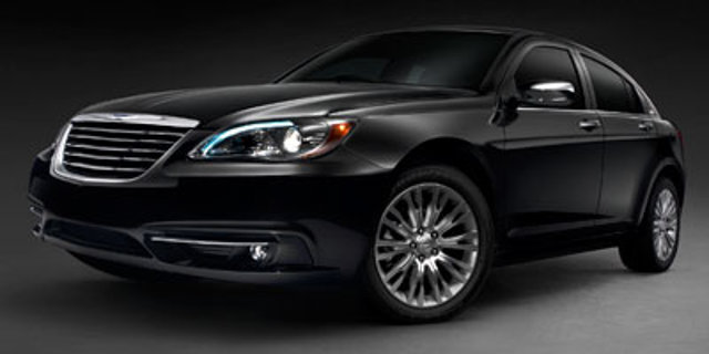 Used 2011 Chrysler 200 Limited FWD image 3