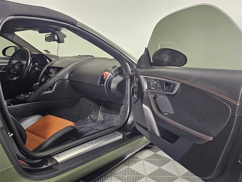 Used 2018 Jaguar F-TYPE R image 13