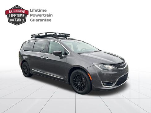 Used 2018 Chrysler Pacifica Touring-L Plus FWD image 7