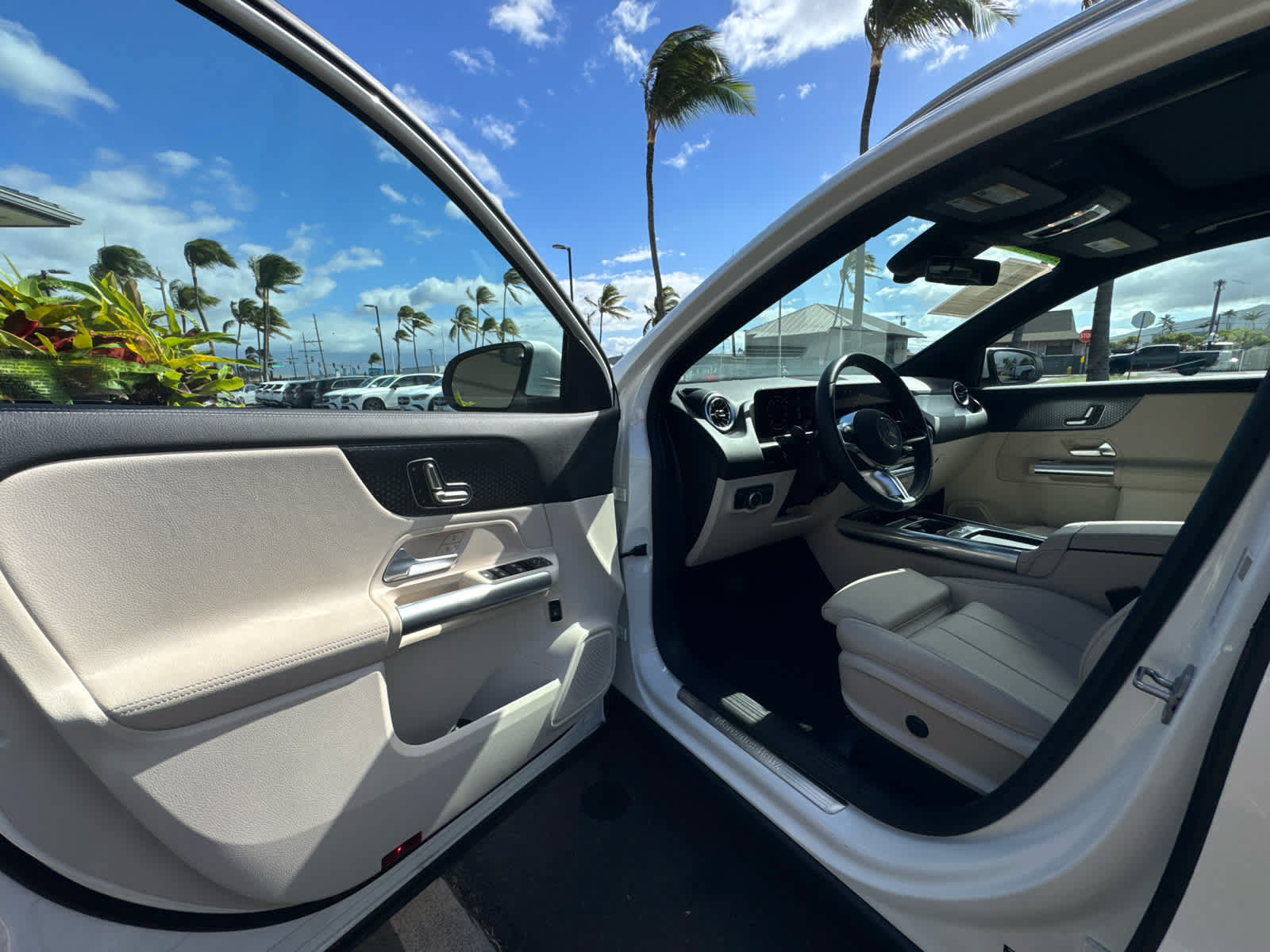 Used 2025 Mercedes-Benz GLA 250 4MATIC image 11