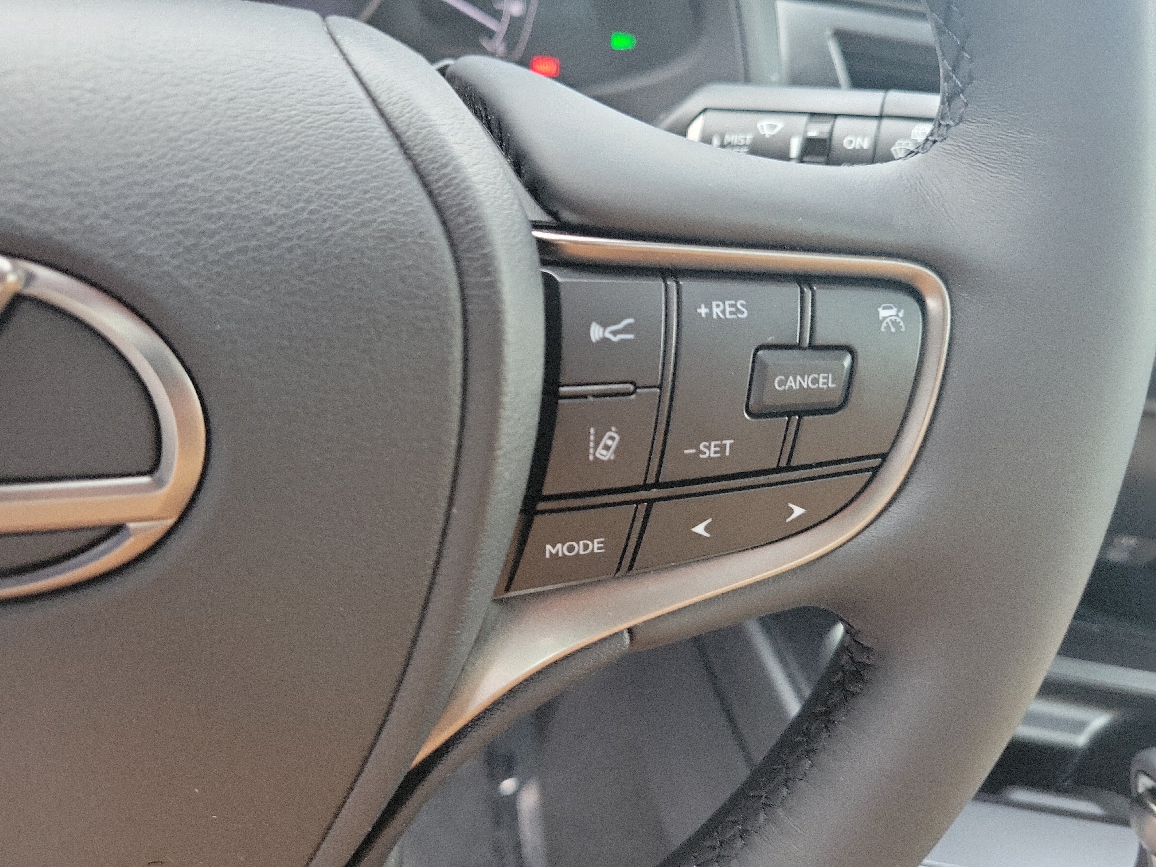Used 2024 Lexus UX 250h FWD w/ Premium Package image 27