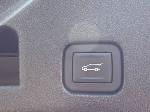 Used 2026 GMC Acadia Elevation w/ Elevation Premium Package AWD/4WD image 31