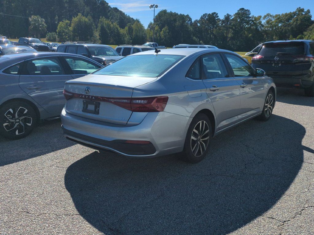 Used 2025 Volkswagen Jetta SE FWD image 5
