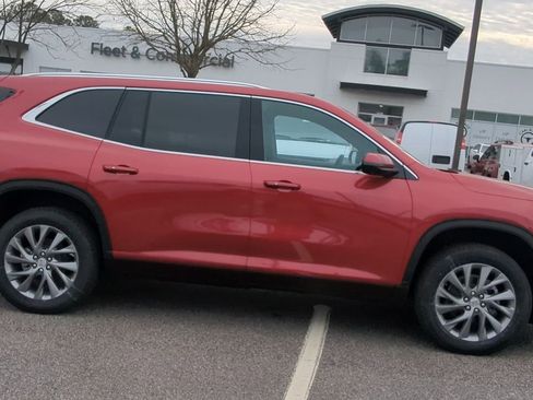 Used 2025 Buick Enclave Preferred w/ Power Package image 9