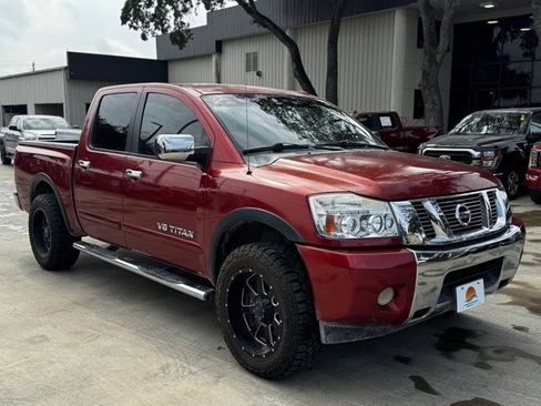 Used 2015 Nissan Titan SV image 4