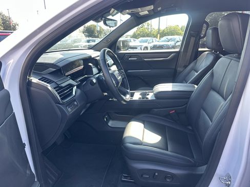 Used 2026 GMC Acadia Elevation w/ Elevation Premium Package FWD image 16