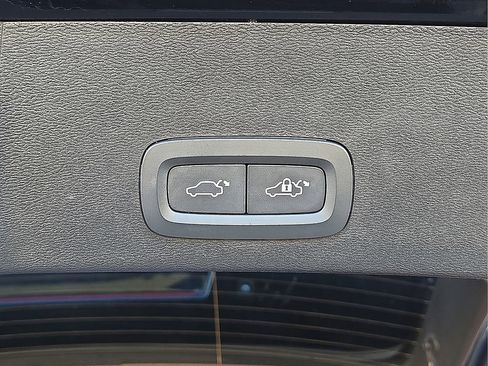 Certified 2023 Volvo XC40 B5 Plus w/ Protection Package Premier image 16