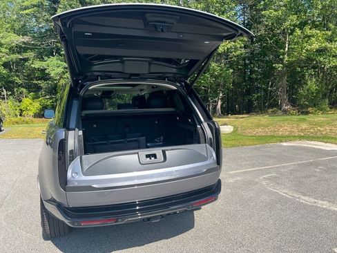 New 2025 Land Rover Range Rover SE image 31