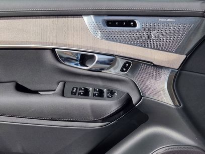 New 2026 Volvo XC90 T8 Ultra w/ Lounge Package