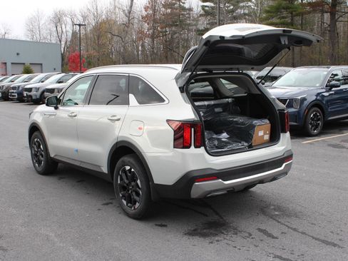 New 2026 Kia Sorento S image 7